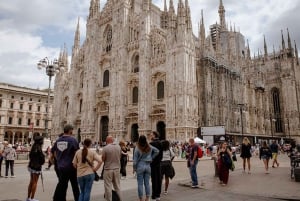 Skyward Soiree: Odkrywanie Duomo i panoramiczne cuda na dachu