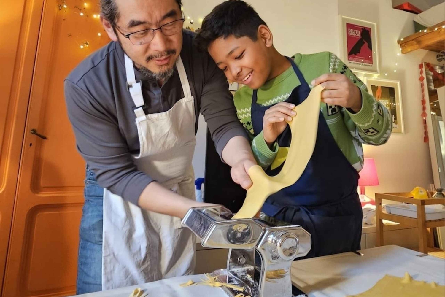 Cours de cuisine en petit groupe dans une maison milanaise typique