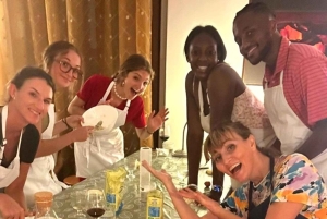 Cours de cuisine en petit groupe dans une maison milanaise typique