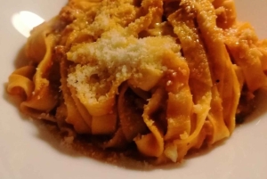 Cours de cuisine en petit groupe dans une maison milanaise typique