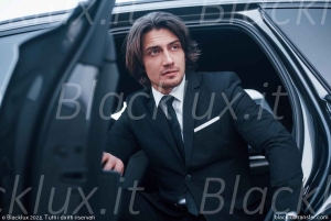 マルペンサ空港からトレメッツォへのブラックラックス送迎