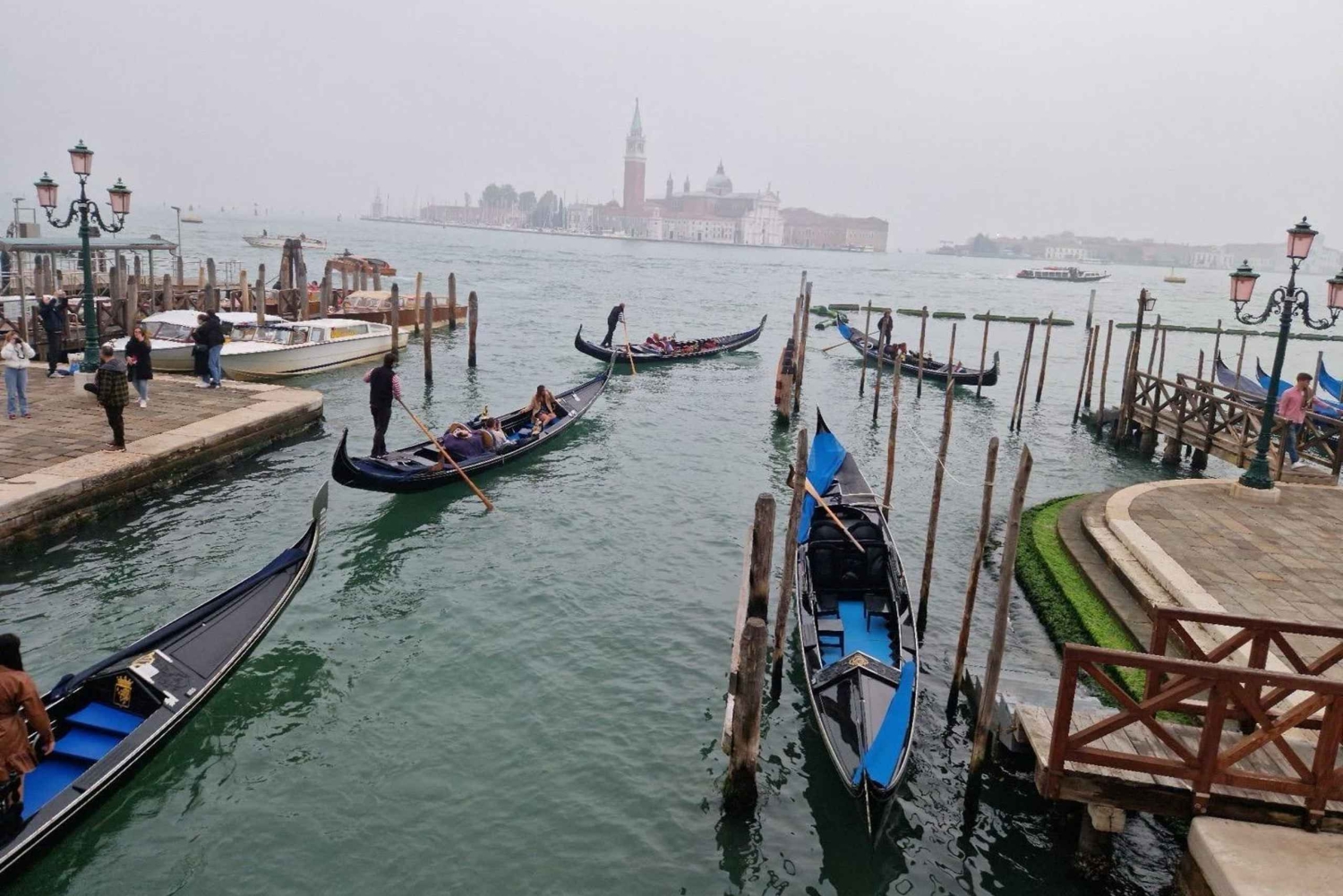 ヴェネツィア：ガイド付き市内ツアーとボート遊覧