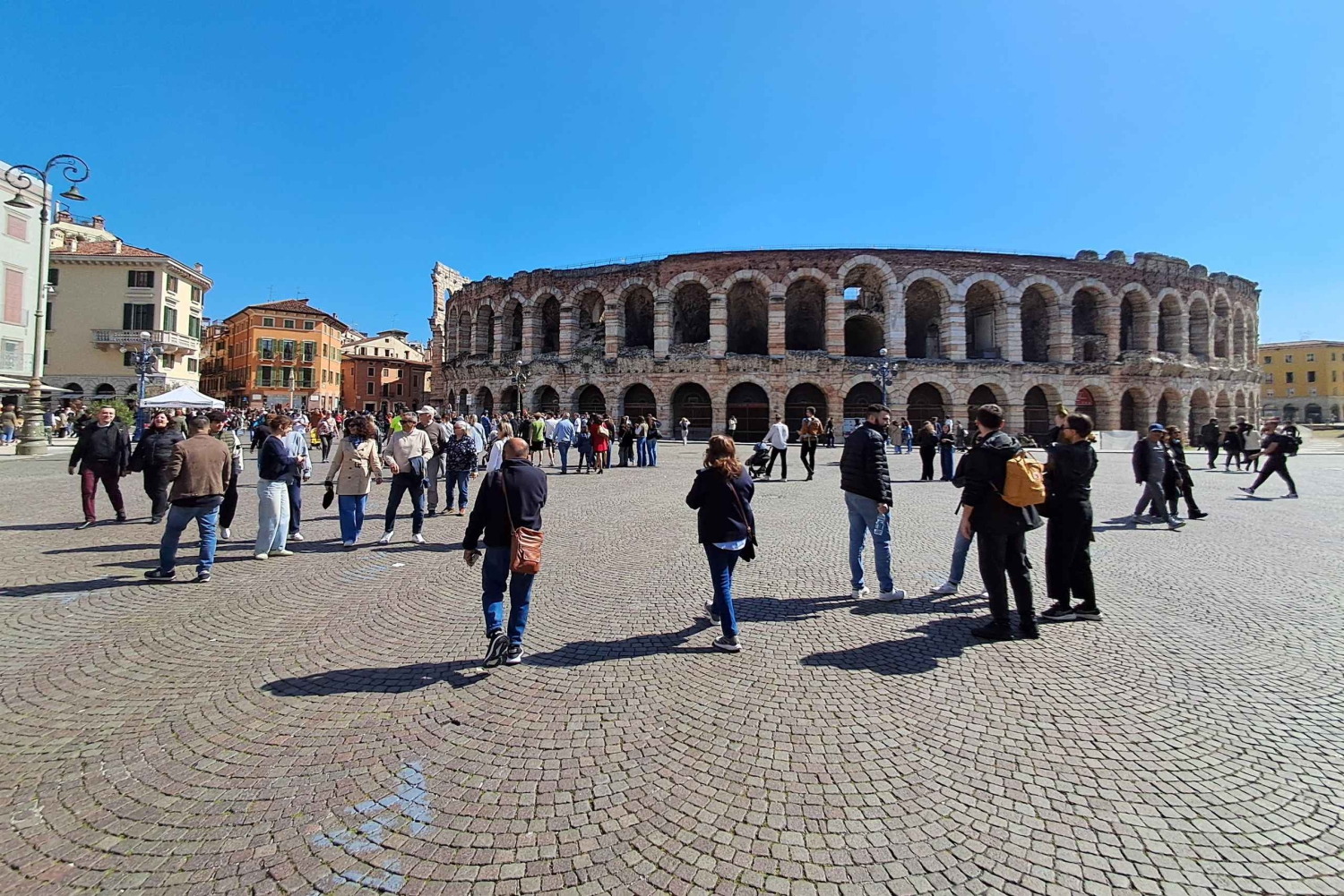 Besök i Verona och Gardasjön. Dagsutflykt från Milano