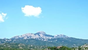 Coast line mountains