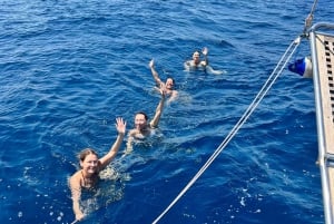 Bari: Half-Day Dolphin-Searching Sailboat Cruise with Snack