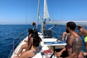 Bari: Half-Day Dolphin-Searching Sailboat Cruise with Snack