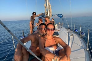 Bari: Half-Day Dolphin-Searching Sailboat Cruise with Snack