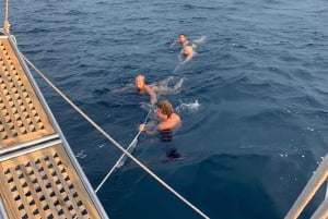 Bari: Half-Day Dolphin-Searching Sailboat Cruise with Snack