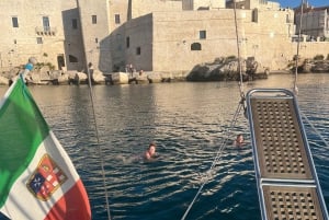 Bari: Half-Day Dolphin-Searching Sailboat Cruise with Snack