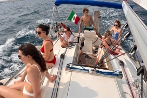 Bari: Half-Day Dolphin-Searching Sailboat Cruise with Snack