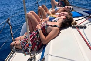 Bari: Half-Day Dolphin-Searching Sailboat Cruise with Snack