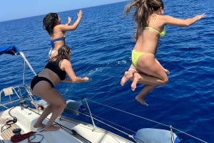 Bari: Half-Day Dolphin-Searching Sailboat Cruise with Snack