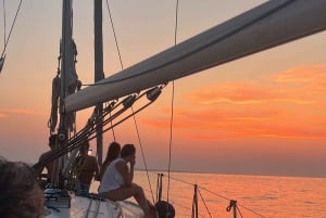 Bari: Half-Day Dolphin-Searching Sailboat Cruise with Snack