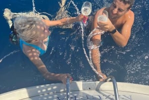 Bari: Half-Day Dolphin-Searching Sailboat Cruise with Snack