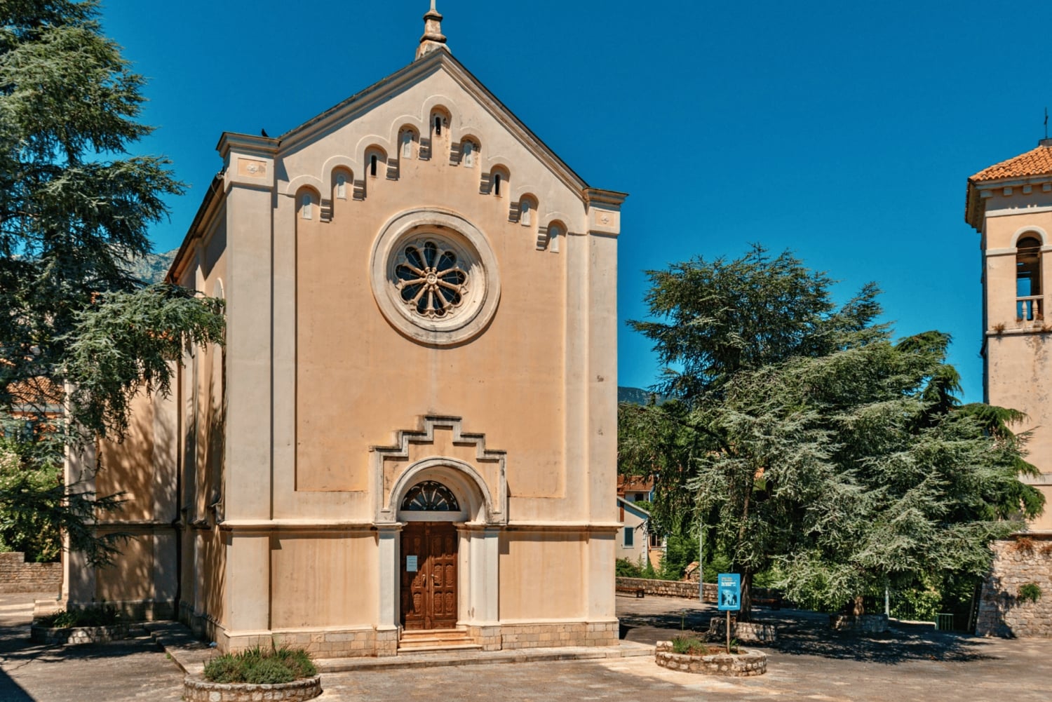 Herceg Novi: Private Walking Tour with Seafood Lunch & Wine
