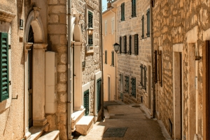 Herceg Novi: Private Walking Tour with Seafood Lunch & Wine