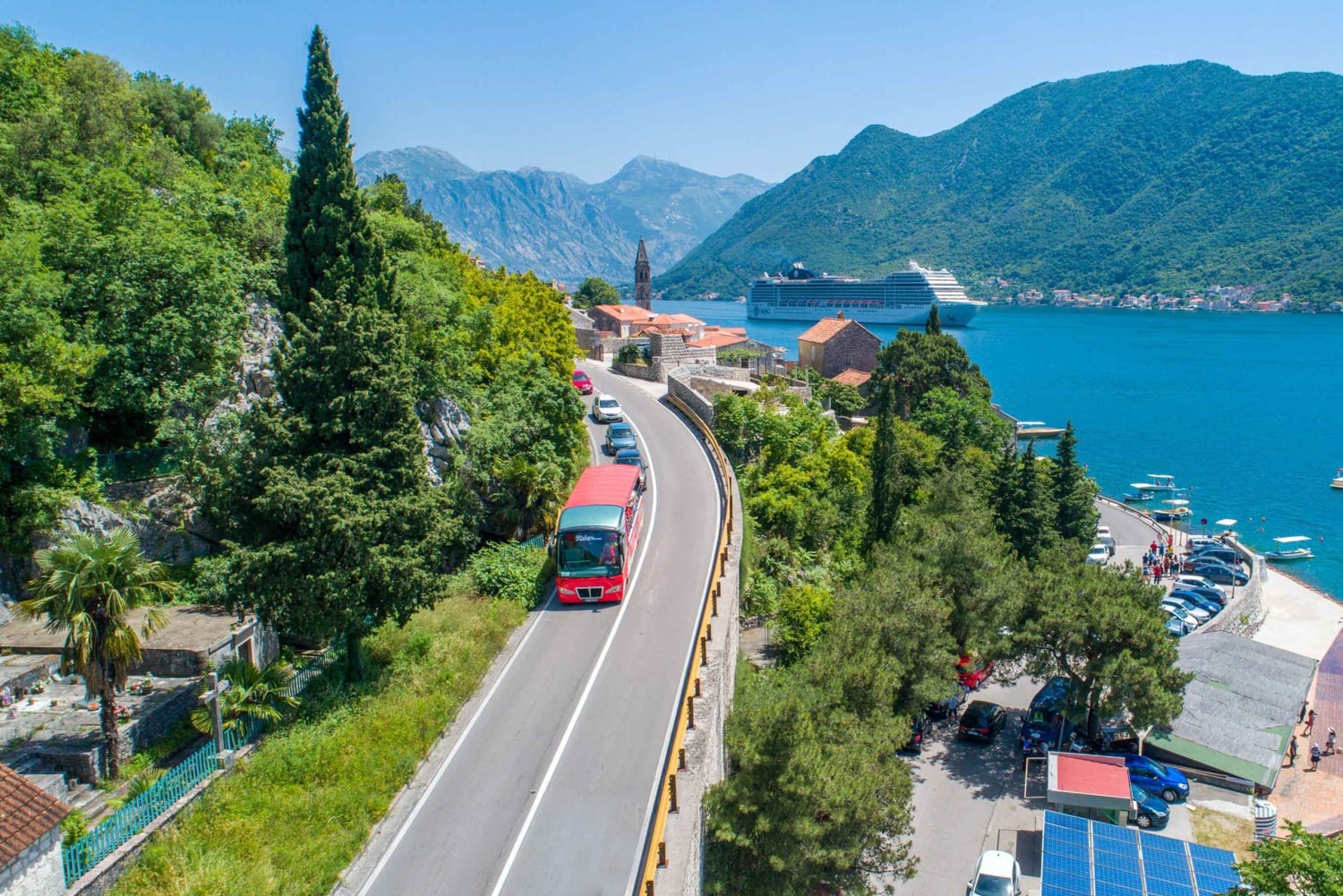 Kotor: Hop-on Hop-off Sightseeing Bus and Walking Tour