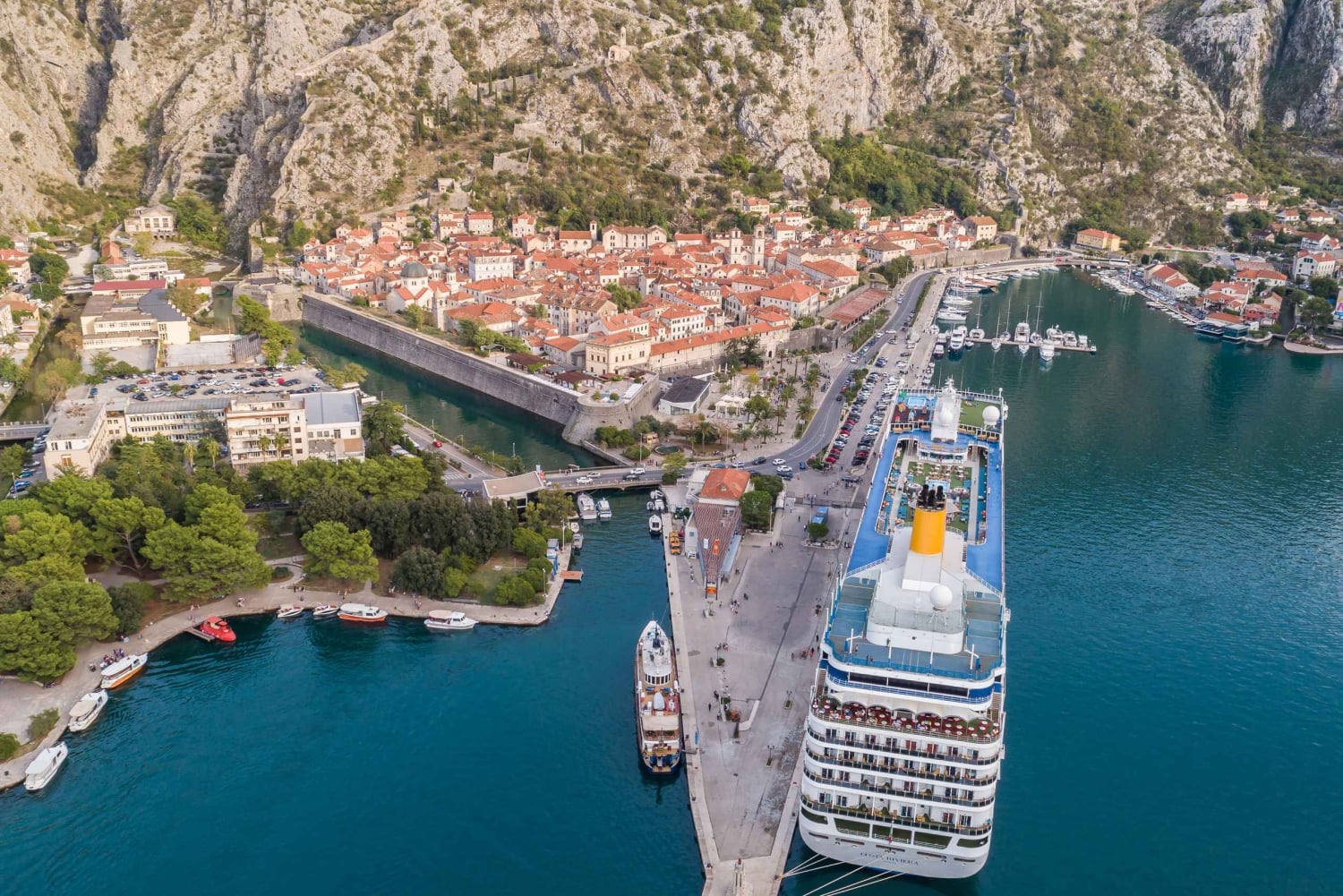 Kotor: Hop-on Hop-off Sightseeing Bus and Walking Tour
