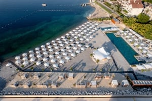 Lazure Hotel & Marina