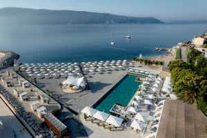 Lazure Hotel & Marina