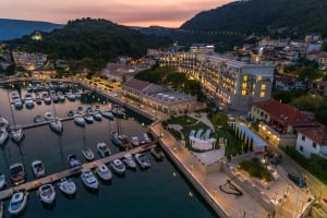 Lazure Hotel & Marina