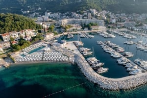 Lazure Hotel & Marina