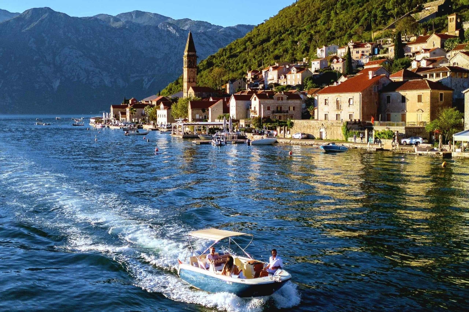 Private 3-hour Speedboat Our Lady of the Rock & Blue Cave