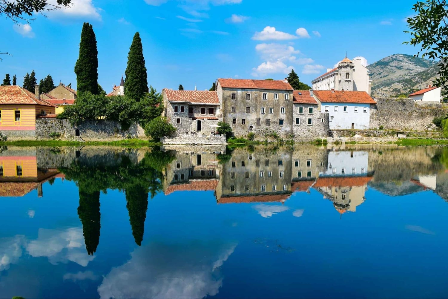 Private Day Trip to Bosnia,Wine,Culture & Local Lunch/Dinner