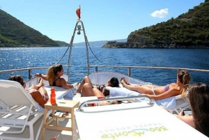 Kotor: Private Bay Cruise and Guided Sightseeing Tour