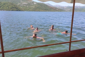 Virpazar: Skadar Lake PRIVATE Boat Tour to Kom Monastery