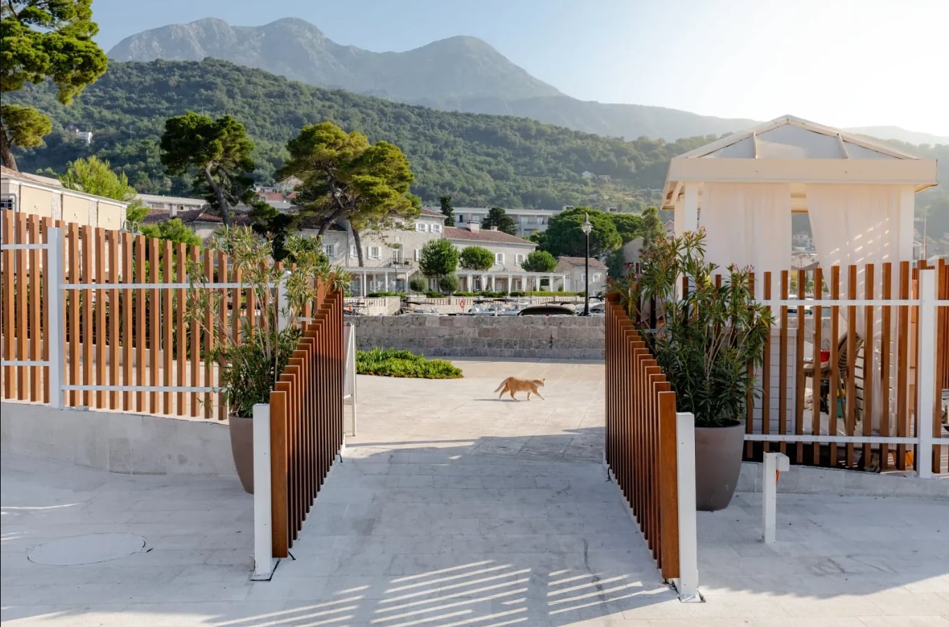 Cozy Seaside Season Special - Lazure Hotel&Marina