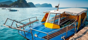 Petrovac glass bottom boat