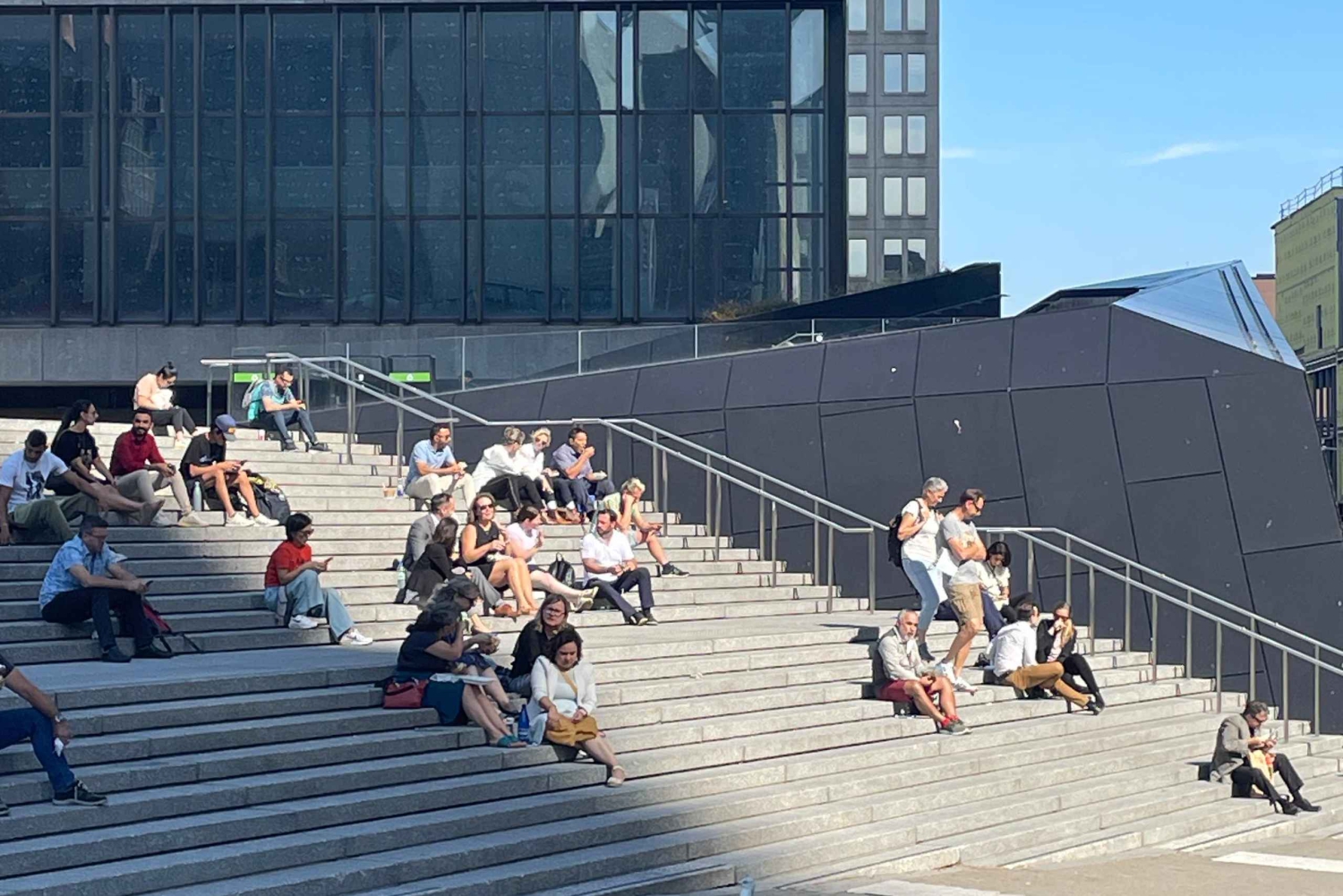 Tutustu maanalaiseen kaupunkiin ja keskustaan. Suuri kiertue pysyä lämpimänä