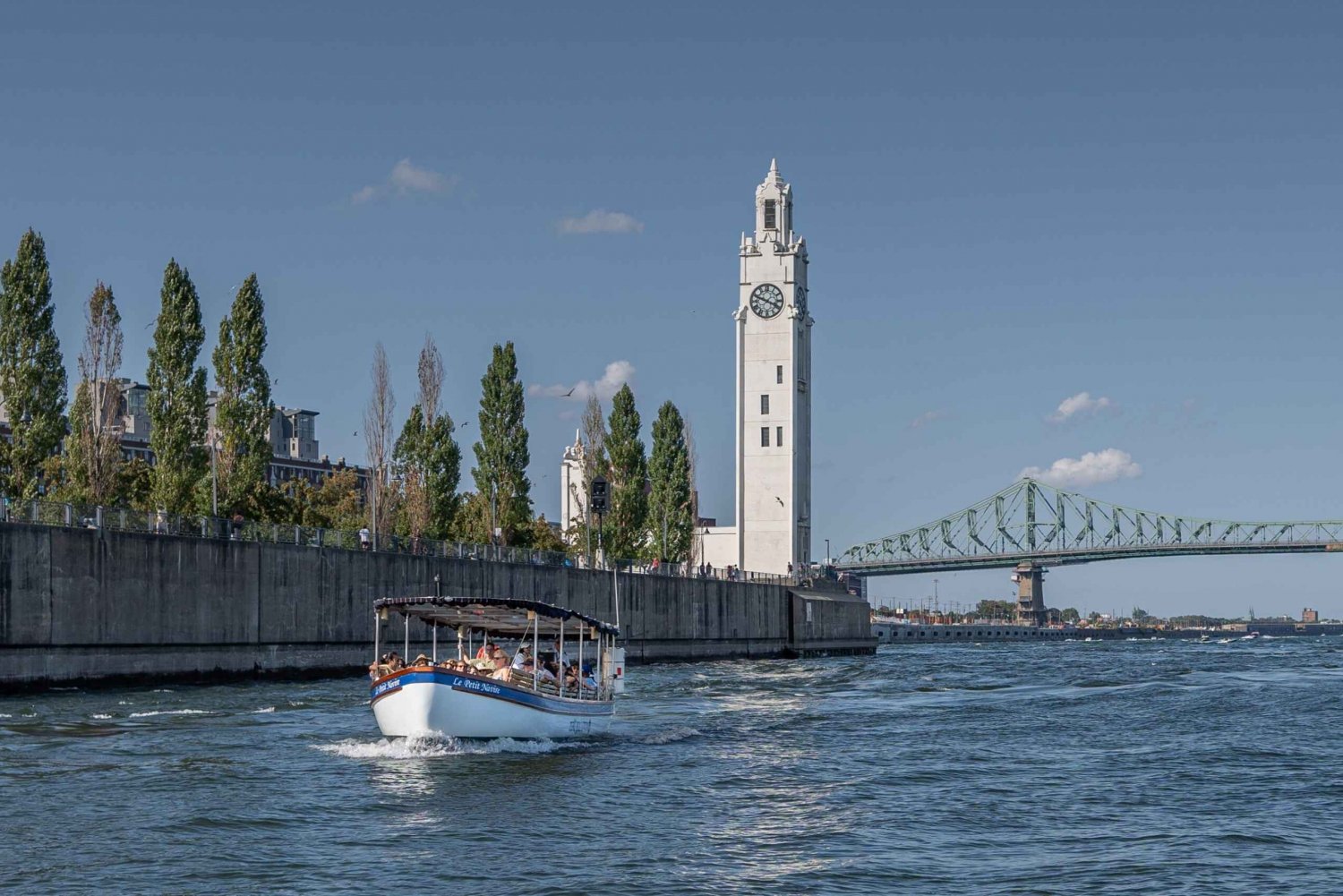 Montreal: Passeio de barco elétrico com bebidas a bordo