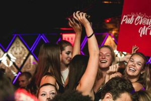 Montreal: Bar Crawl guidato con shot gratuiti e ingresso ai club