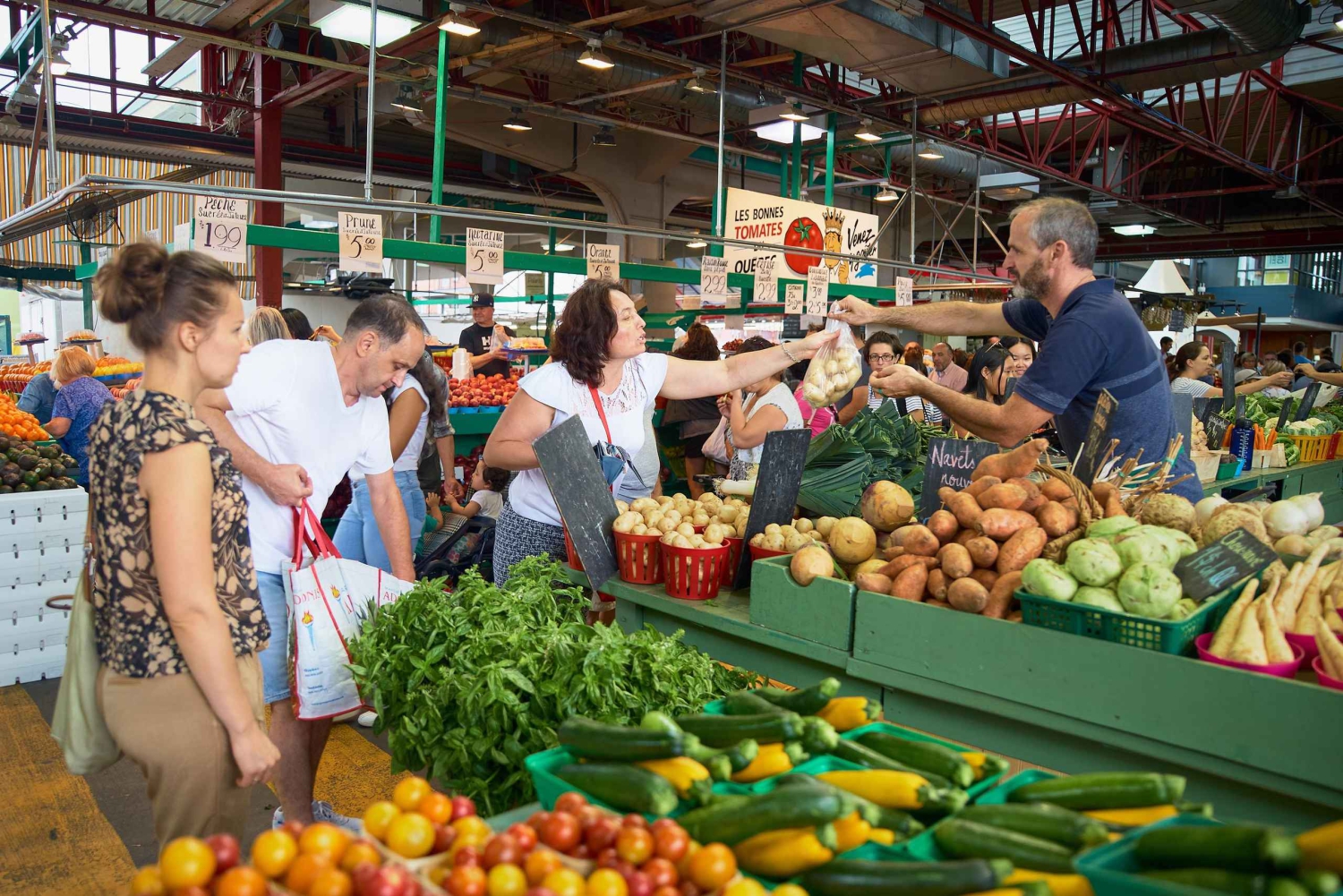 Montreal: Jean-Talon Market & Little Italy Highlights Tour