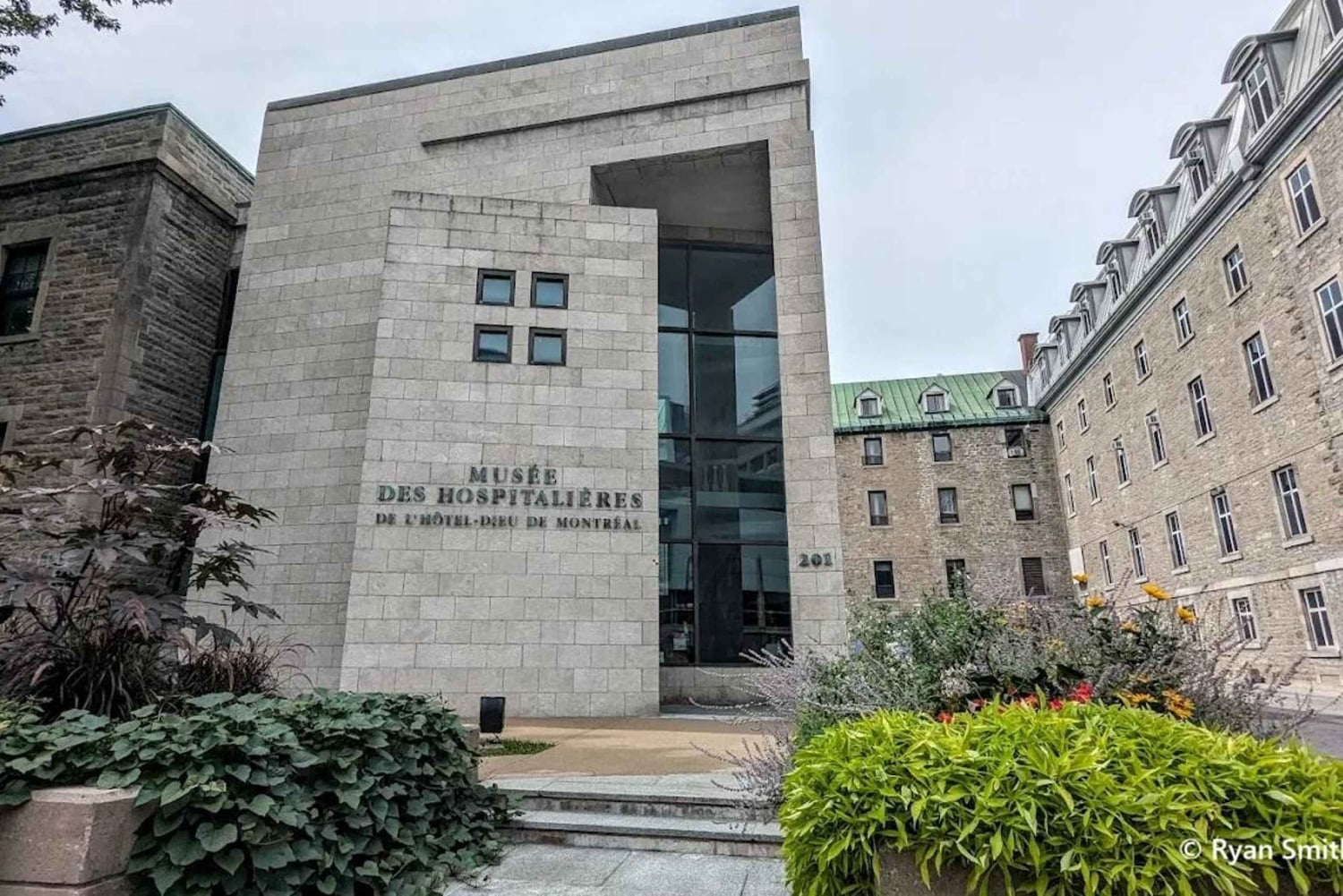 Montreal: Musée des Hospitalières Entry & Digital City Tour