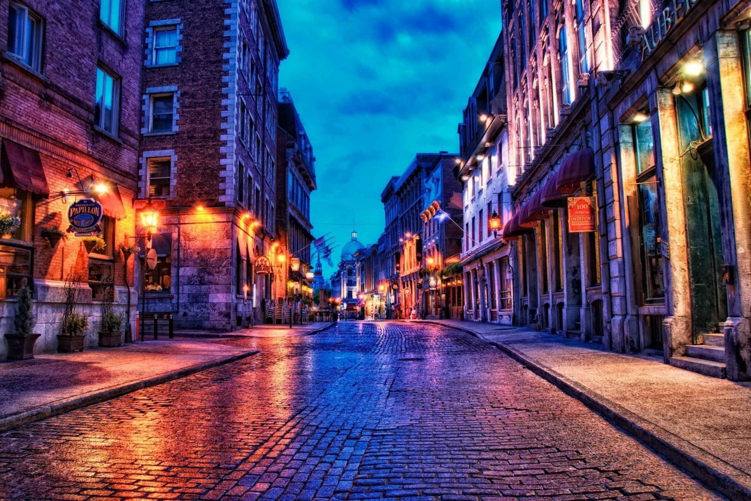 Montreal: Old Montreal at Twilight Walking Tour