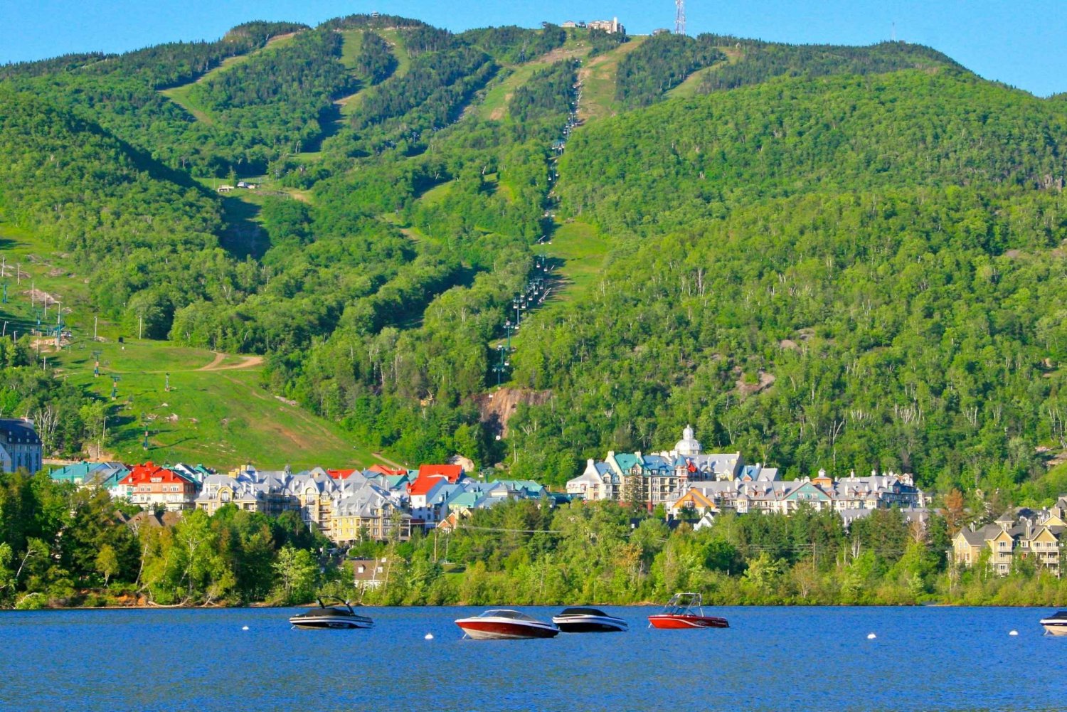 Montreal: Private Day Tour to Mont Tremblant