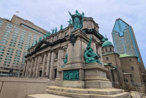 モントリオールダウンタウンとオールドモントリオールのプライベートウォーキングツアー