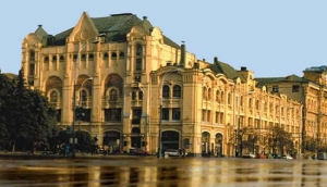 Ice cream booth (mksystem, Flickr)