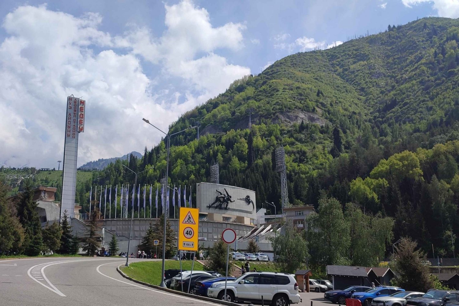 Almaty : Patinoire Medeo, barrage de montagne et Shymbulak
