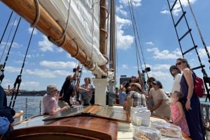 Boston: Bostonin satamaristeily: Auringonlasku Tall Ship Harbor Cruise
