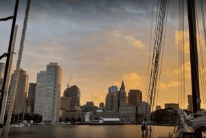 Boston: Bostonin satamaristeily: Auringonlasku Tall Ship Harbor Cruise