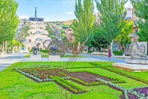 Evening Walking Group Tour: Explore city center of Yerevan