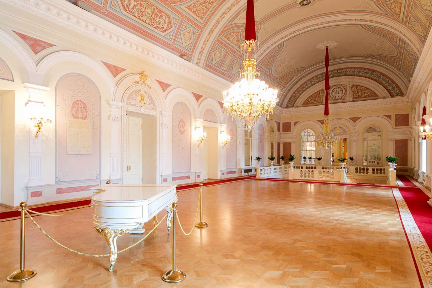 Moscow: 2–Hour Legendary Bolshoi Theatre Historical Tour
