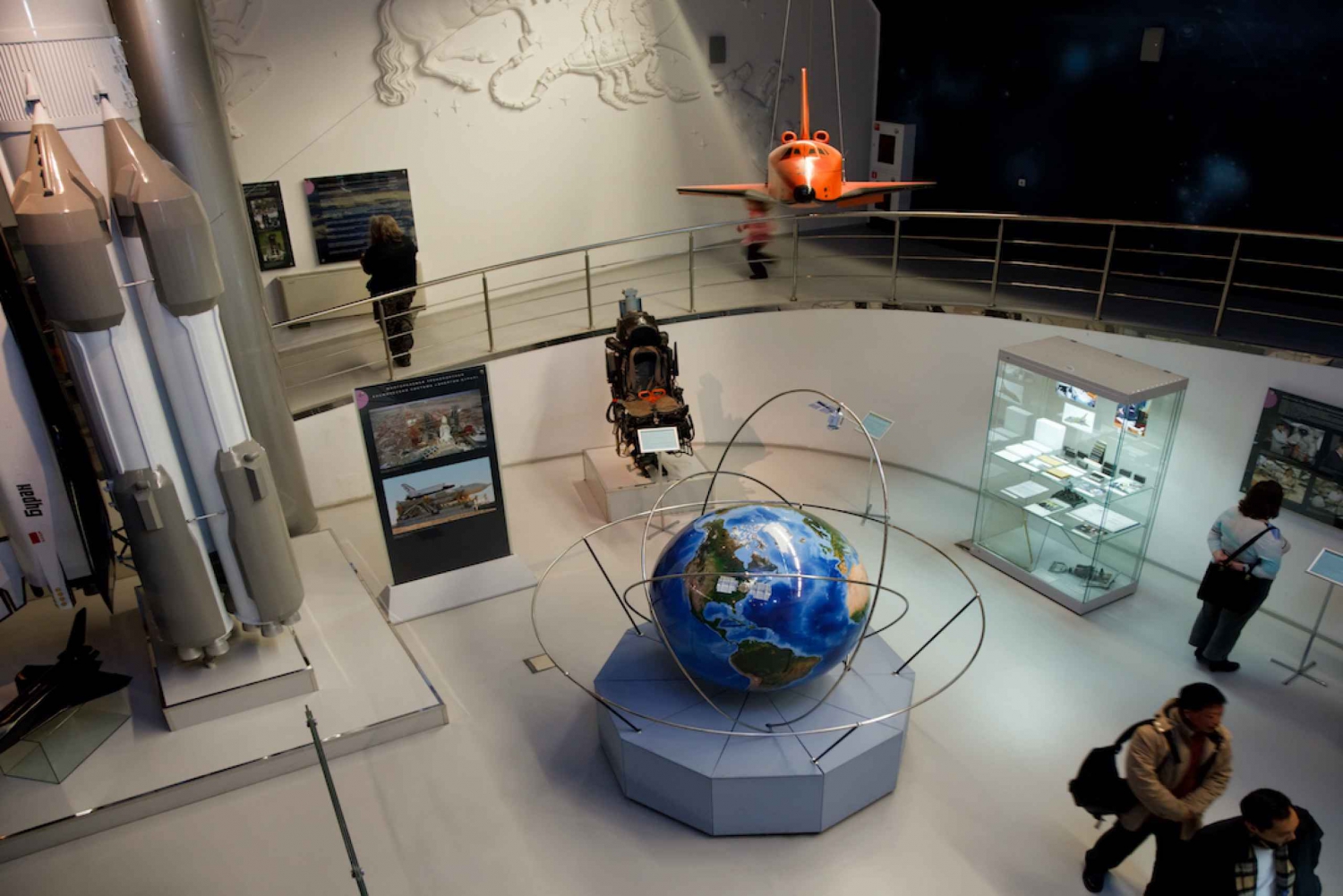 Moscow: Guided Metro & Museum of Cosmonautics Tour