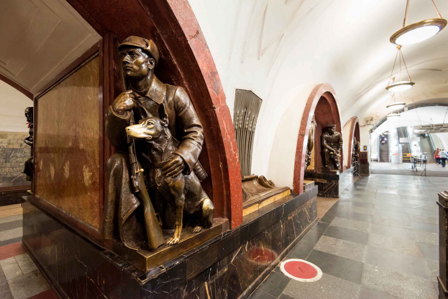 Moscow: Metro Tour and River Cruise
