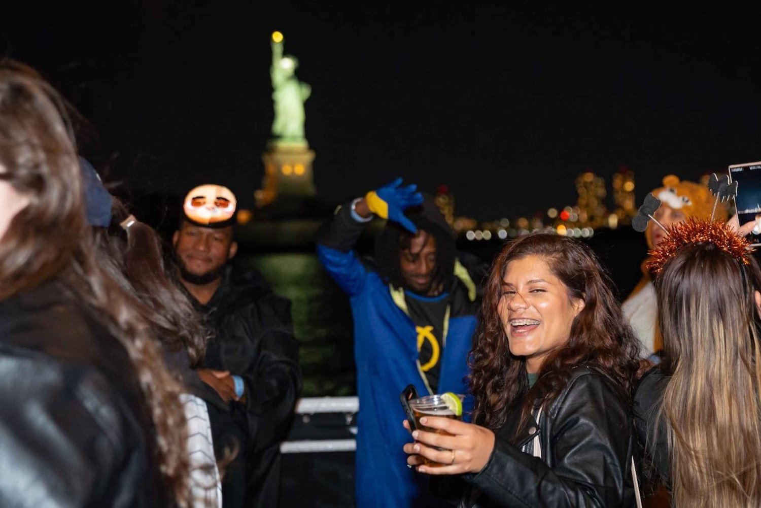 NYC: Halloween-Party-Kreuzfahrt mit Live-DJ und Blick auf die Skyline