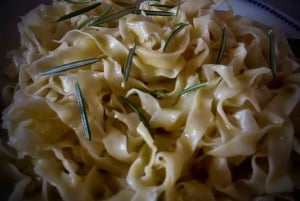 Pasta fresca con vista su Langhe e Monferrato vicino ad Asti